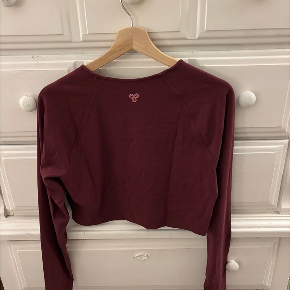TNA Action Breathe Tumble long sleeve in spiced burgundy - Picture 3 of 5